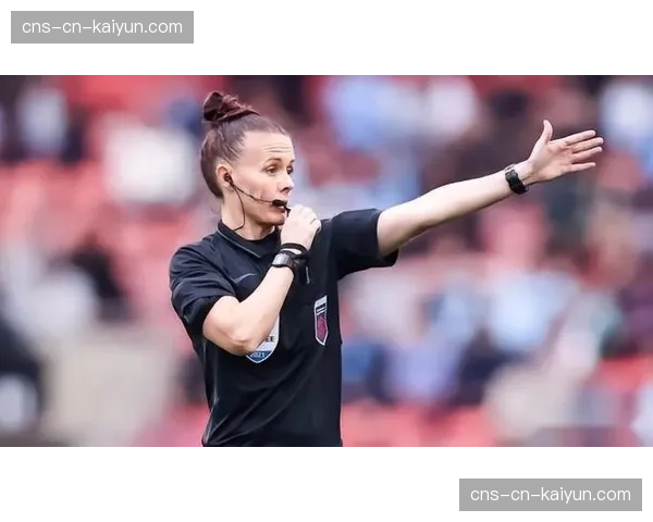 聚焦:一位女性主裁的执法日常,揭秘巡回赛裁判团队的考核与旅行